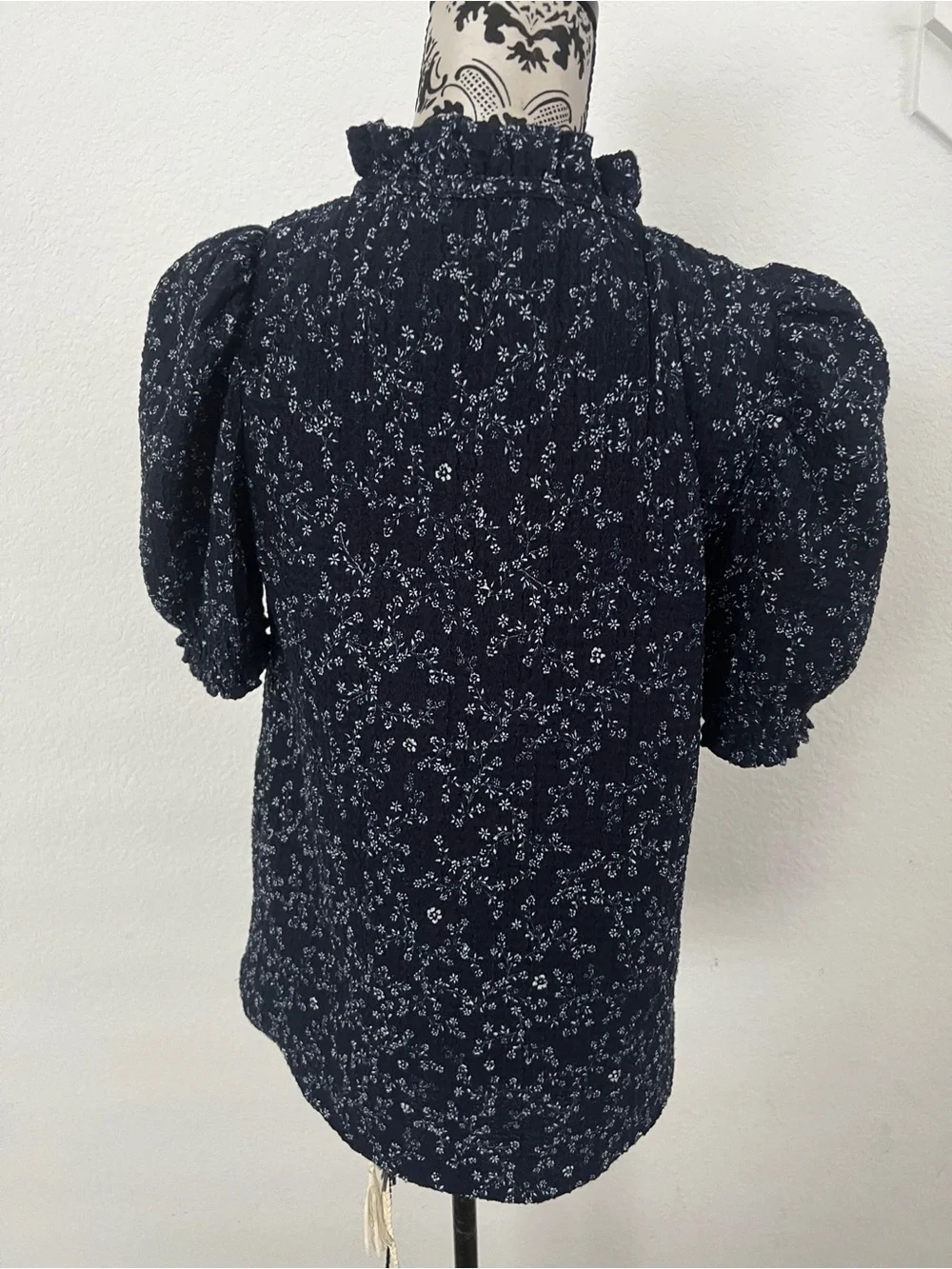 LOFT Navy Blue Floral Ruffle Puff Sleeve V-Neck Blouse Size Small